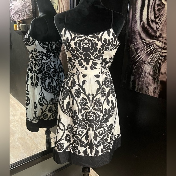 🖤EUC- ANN TAYLOR SPAGHETTI STRAP BLACK AND WHITE DAMASK PATTERN DRESS. SZ 0p🖤 - Picture 1 of 6